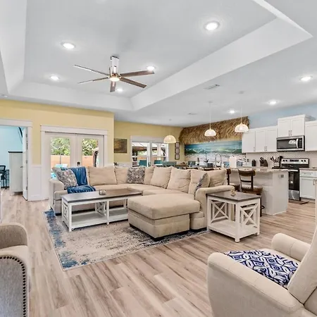 Sandcastle House Hot Tub, Od Kitchen & Game Room!